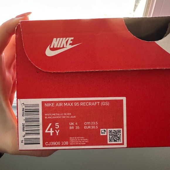 Nike Air Max 95’s Recraft - White/Metallic Silver/Purple - Picture 2 of 2